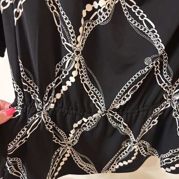 White House Black Market Black and White Fitted Blouse with 3/4 Sleeves - Picture 3 of 7